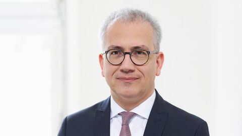Hessischer Minister für Wirtschaft, Energie, Verkehr und Wohnen Tarek Al-Wazir Hessischer Minister für Wirtschaft, Energie, Verkehr und Wohnen Tarek Al-Wazir
