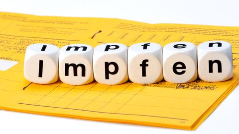 Impfen-Buchstaben auf einem Impfpass