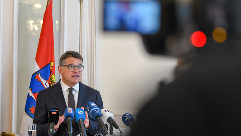 Ministerpräsident Boris Rhein beim Gasgipfel