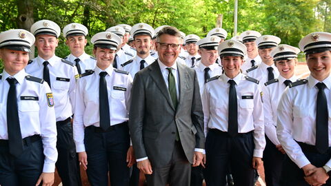 Zentrale Vereidigung von rund 900 Kommissaranwärterinnen und -anwärtern Zentrale Vereidigung von rund 900 Kommissaranwärterinnen und -anwärtern