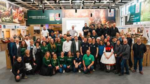 Gruppenbild der Standbetreiber und dem Team Hessenhalle 