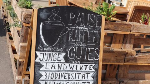 Staatsminister Axel Wintermeyer besucht das Kompetenzzentrum Hof Knolle