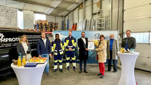 Aufnahme der Firma Mprotec GmbH in der Umweltallianz Hessen. Vor Ort galt die 3G-Regelung. Umweltministerin überreicht Urkunde an die Firma Mprotec GmbH aus Herborn, die sich für den Umweltschutz stark macht.