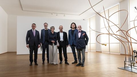 (v.l.n.r.) Ministerpräsident Boris Rhein, Dr. Andreas Henning, Karin und Peter Weyrich, Dr. Jörg Daur, Prof. Dr. Peter Raue. (v.l.n.r.) Ministerpräsident Boris Rhein, Dr. Andreas Henning, Karin und Peter Weyrich, Dr. Jörg Daur, Prof. Dr. Peter Raue.